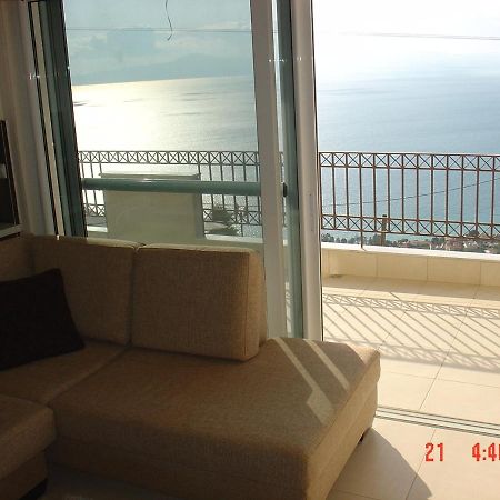 Verga First Floor Apartment Екстер'єр фото